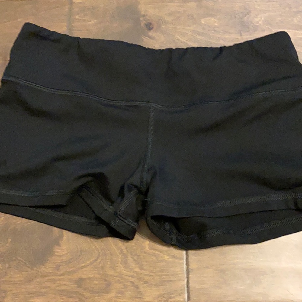 Fleo. Medium. Black